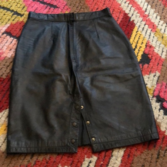💯% Leather Skirt - Picture 2 of 3